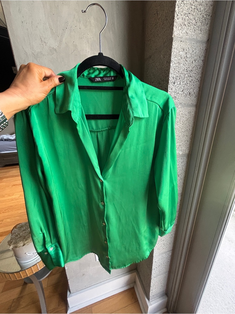 Zara Women's Green Button-Up Shirt